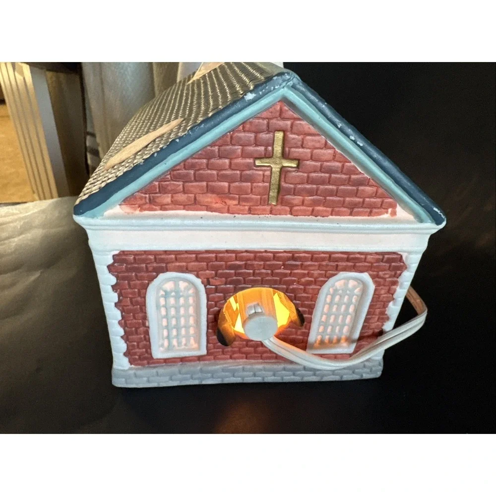 Dickens Keepsake Christmas Village Steeple Church Porcelain Lighted Worship Hous